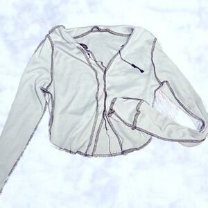 LIGHT PURPLE RIPPED STICH OPEN BELLY BUTTON LONG SLEEVE CROP TOP